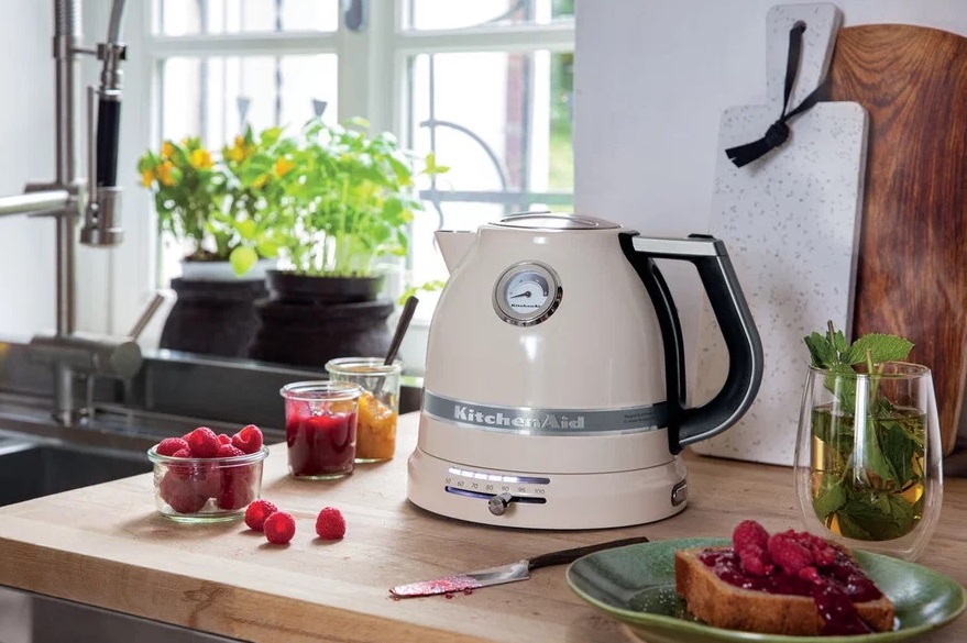 Обзор электрочайника KitchenAid 5KEK1522EAC Обзор электрочайника KitchenAid 5KEK1522EAC