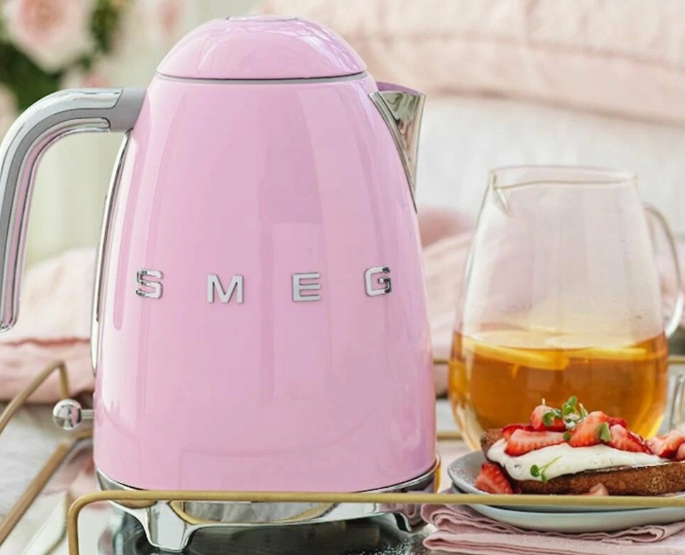 Обзор электрического чайника Smeg KLF03PKEU Обзор электрического чайника Smeg KLF03PKEU
