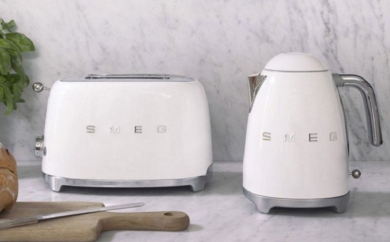 Обзор чайника Smeg KLF04SSEU Обзор чайника Smeg KLF04SSEU