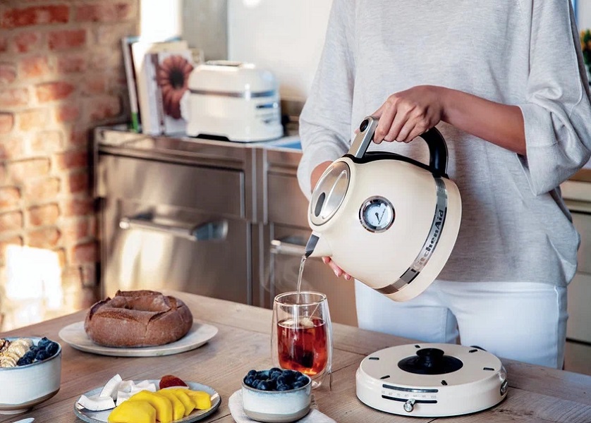 Обзор электрочайника KitchenAid 5KEK1522EAC Обзор электрочайника KitchenAid 5KEK1522EAC