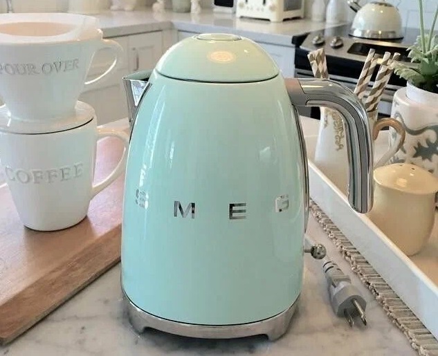 Обзор на электрический чайник Smeg KLF03PGEU Обзор на электрический чайник Smeg KLF03PGEU